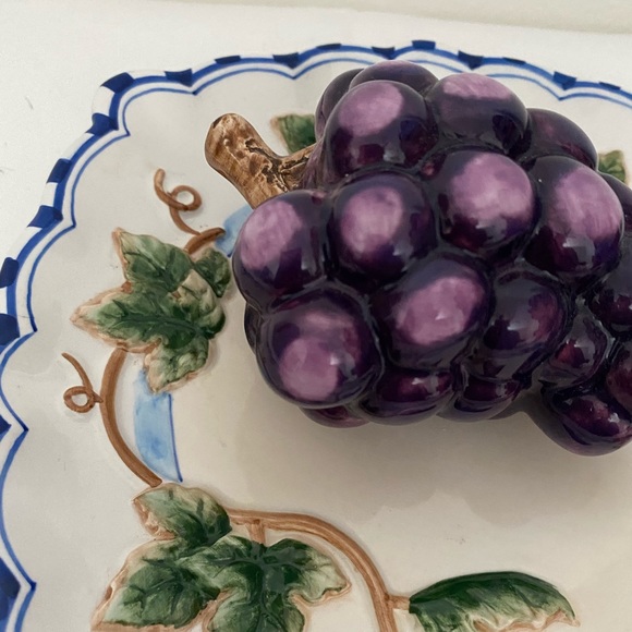 Bella Casa by Ganz 8" Wall Plate Decor Hand Painted Ceramic 3D Fruit Vine Grapes - Picture 5 of 9